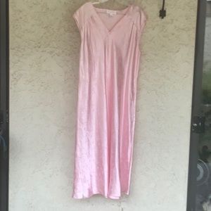 Oscar de la Renta pink nightgown